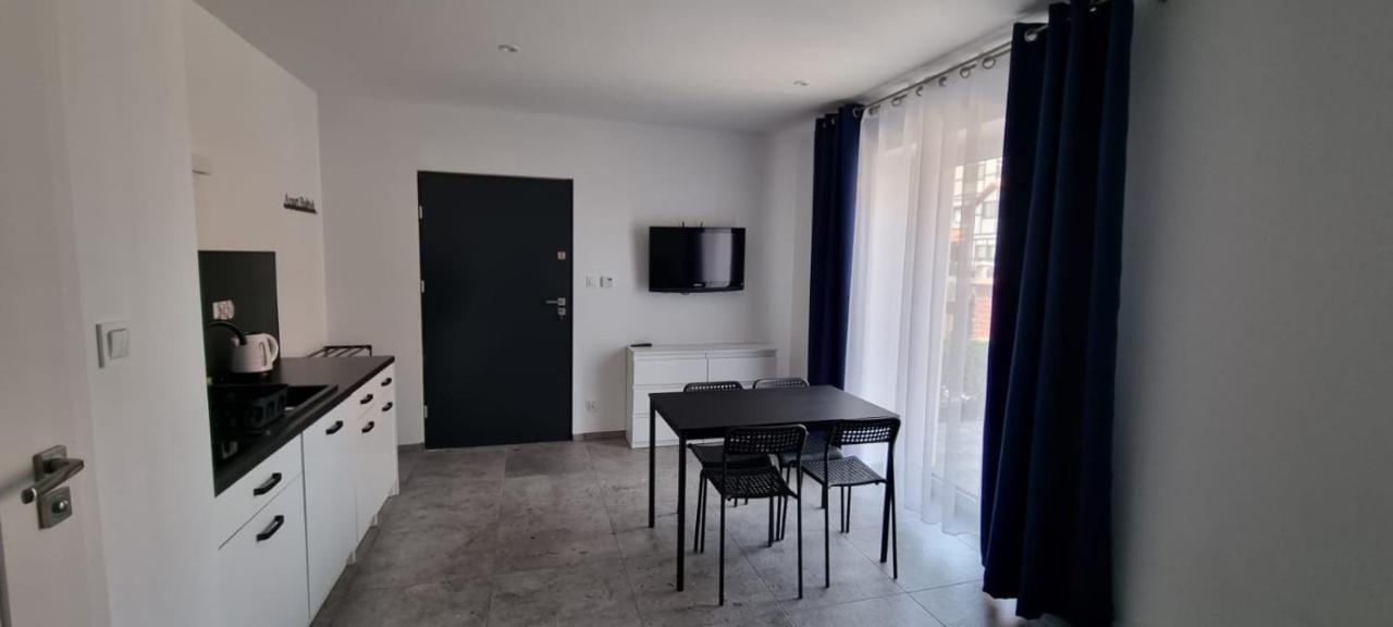 Apart Baltyk Pokoje & Apartamenty Łeba Exterior foto